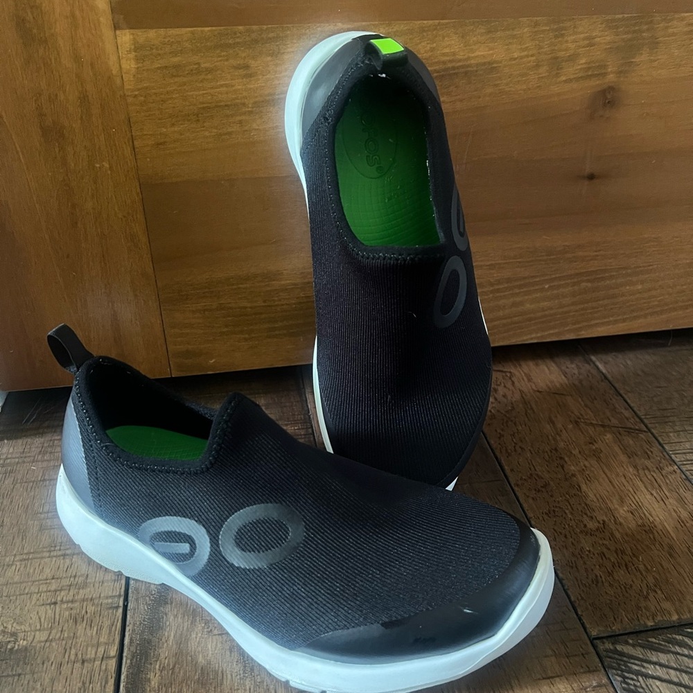 OOFOS Black and White Women's Sneakers